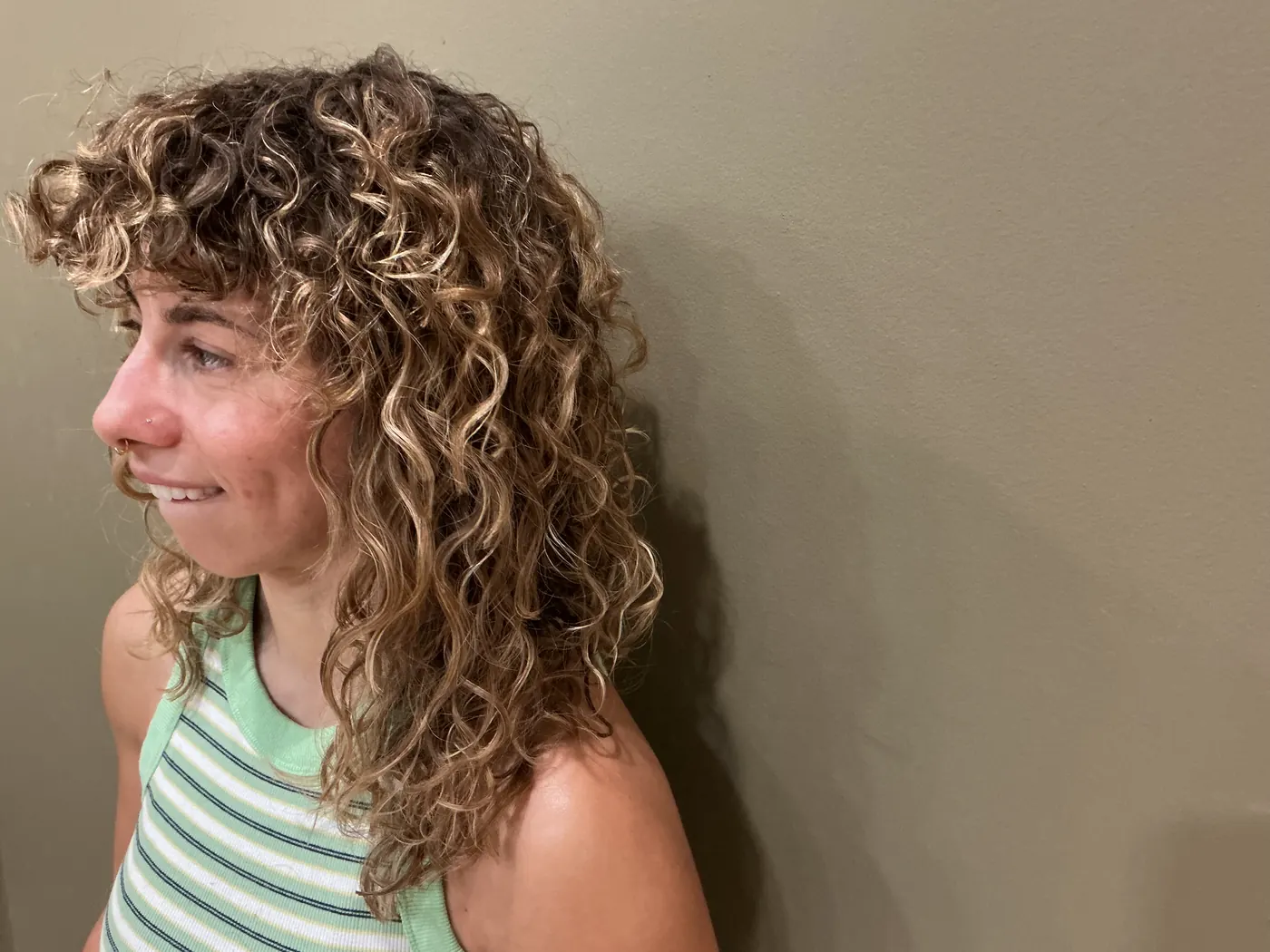 The same curly haircut viewed from the side.