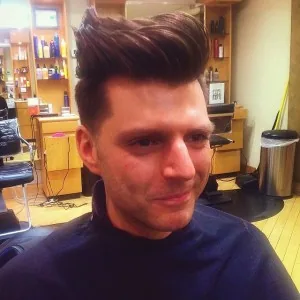 A men’s haircut, finished in the chair.