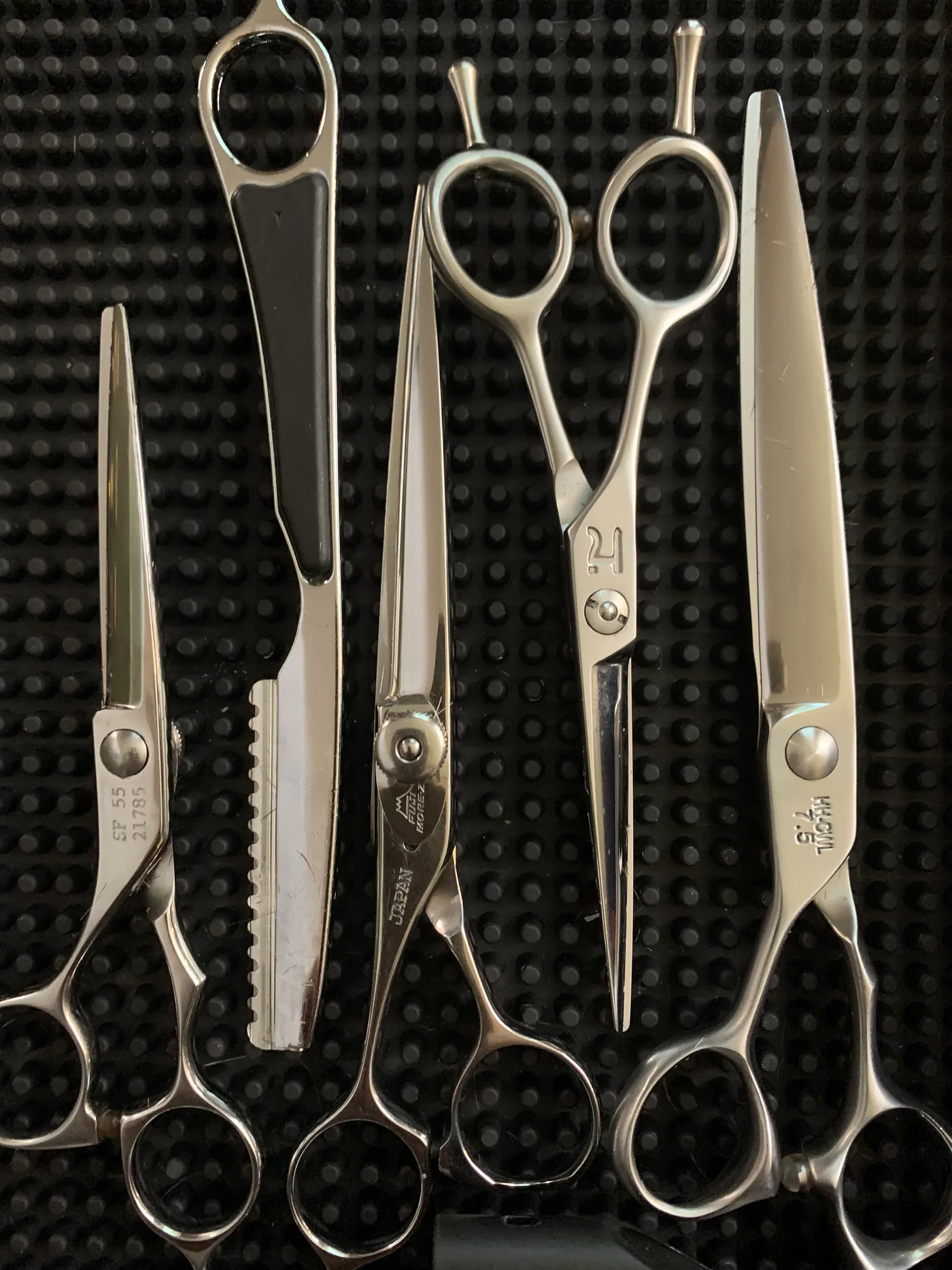 Haircutting shears at the salon.